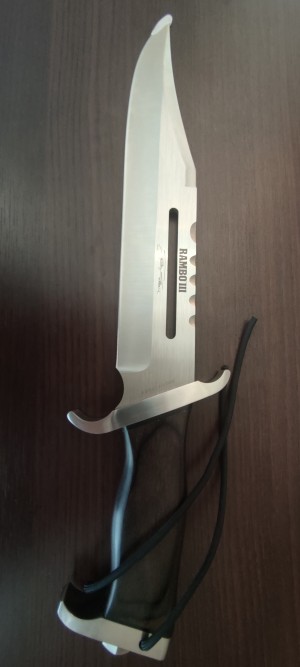salvos.eu
Rambo 3 Sylvester Stallone Signature Edition knife