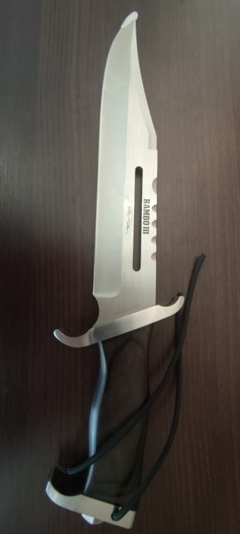 salvos.eu
Rambo 3 Sylvester Stallone Signature Edition knife salvos.eu
Rambo 3 Sylvester Stallone Signature Edition knife