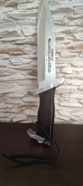 salvos.eu
Rambo 3 Sylvester Stallone Signature Edition knife salvos.eu
Rambo 3 Sylvester Stallone Signature Edition knife