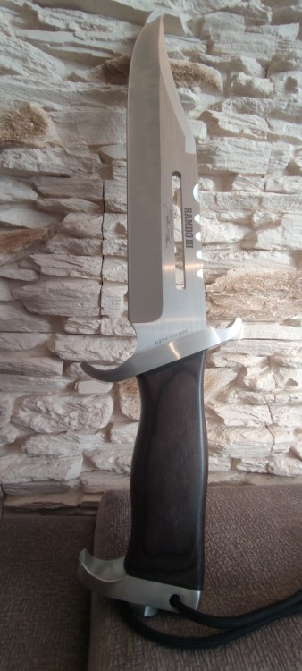 salvos.eu
Rambo 3 Sylvester Stallone Signature Edition knife salvos.eu
Rambo 3 Sylvester Stallone Signature Edition knife