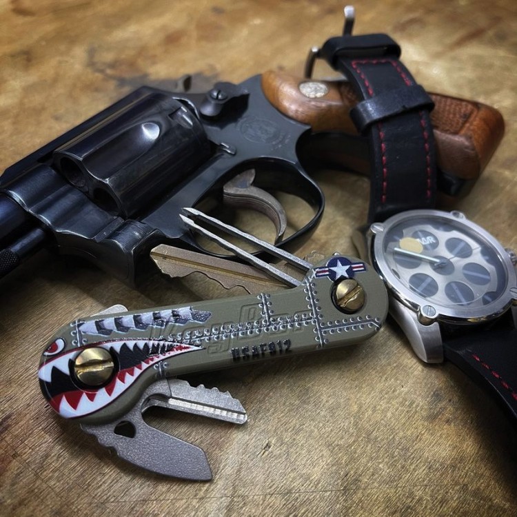 KeyBar G10 UV, Bomber