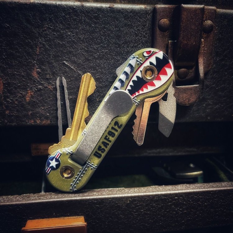 KeyBar G10 UV, Bomber