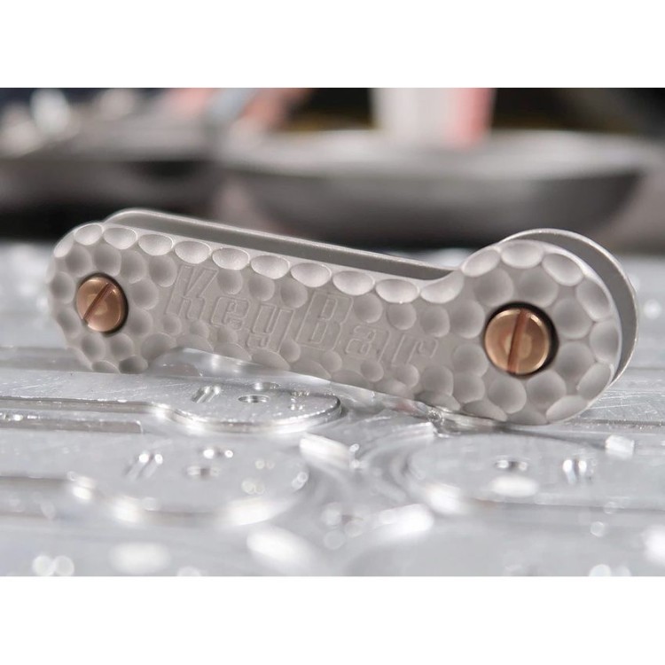 Cuchillo Ama de casa KeyBar Cratered, Titanium